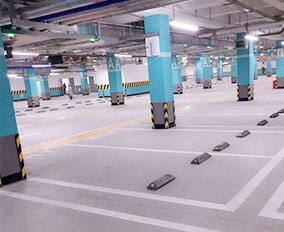 瀘州龍馬廣場(chǎng)停車(chē)場(chǎng)水泥自流平找平地面